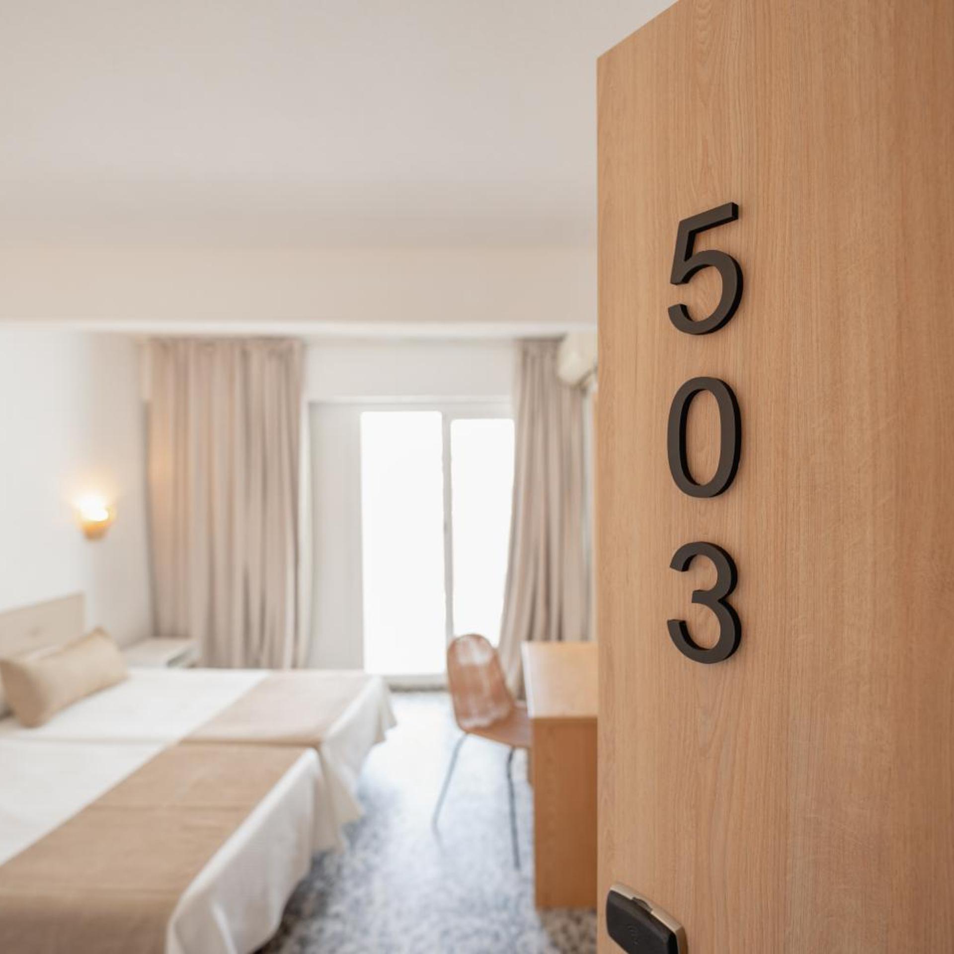 Hotel BH Los Angeles 8/30