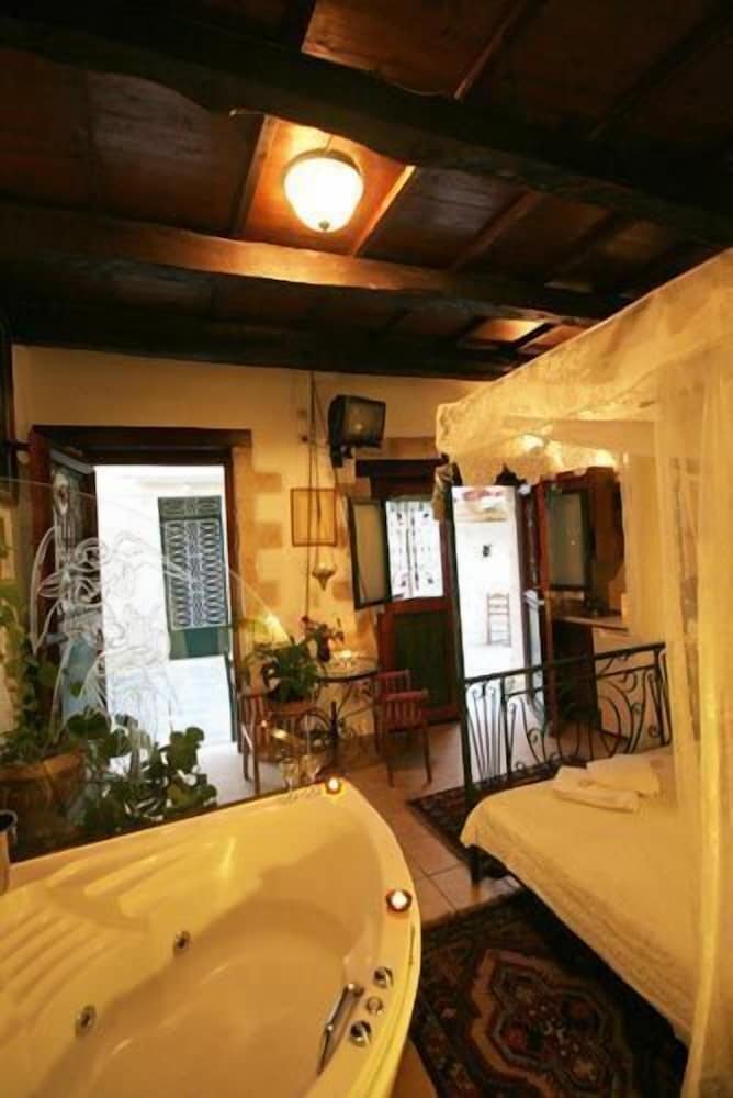 Ifigenia Rooms and Studios 28/38