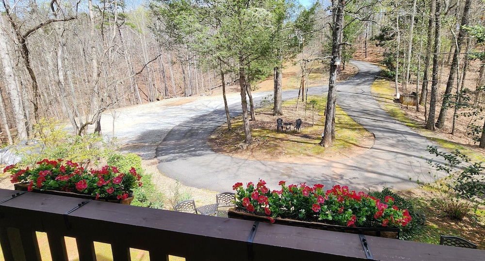 Lily Creek Lodge 60/68