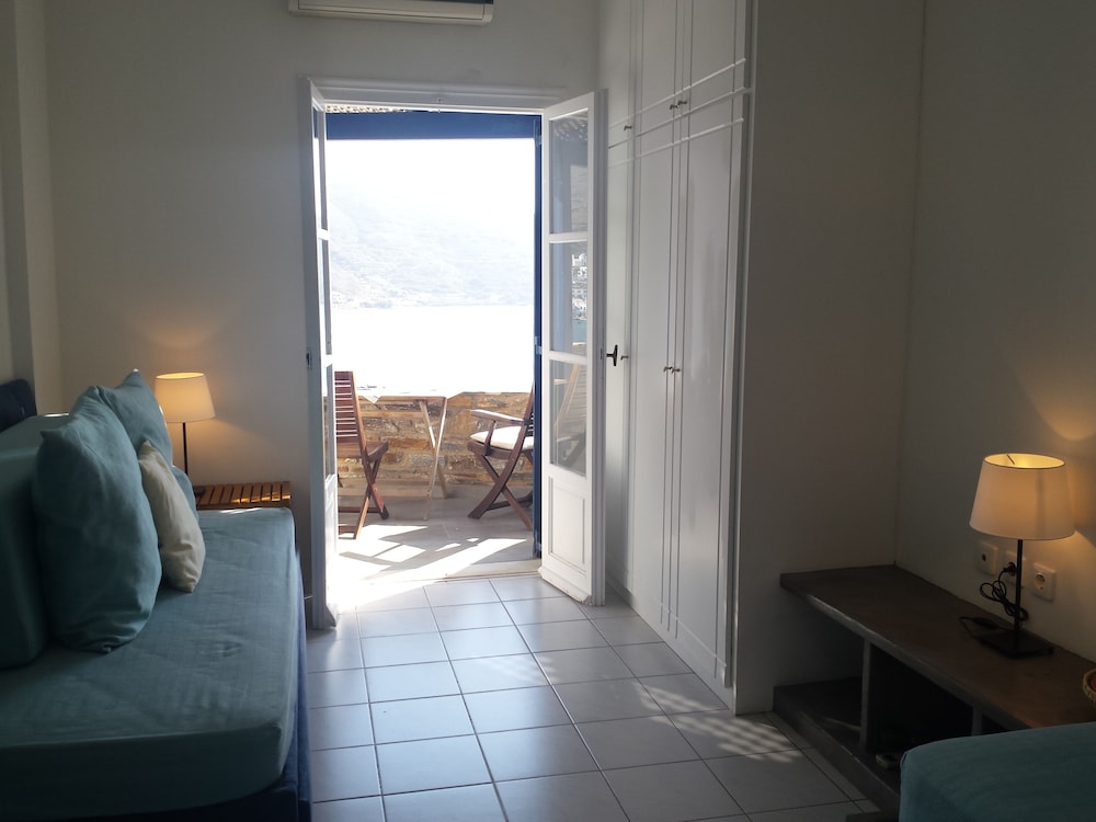 Diosmarini Studios & Apartments 11/25