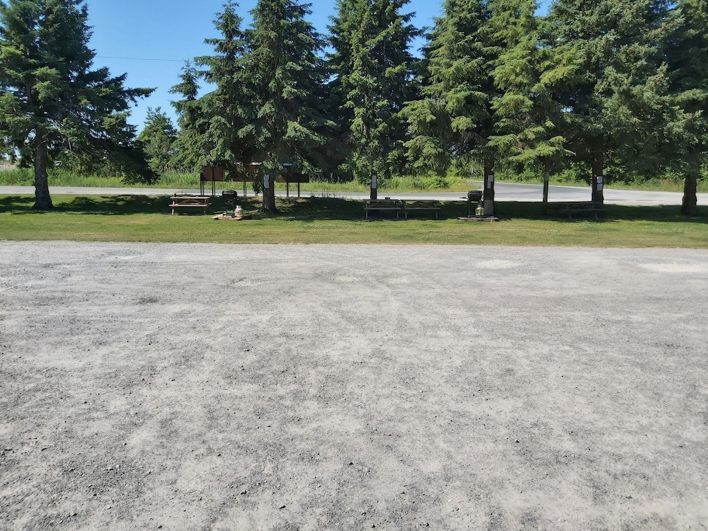 Knights Inn Cobourg 37/47