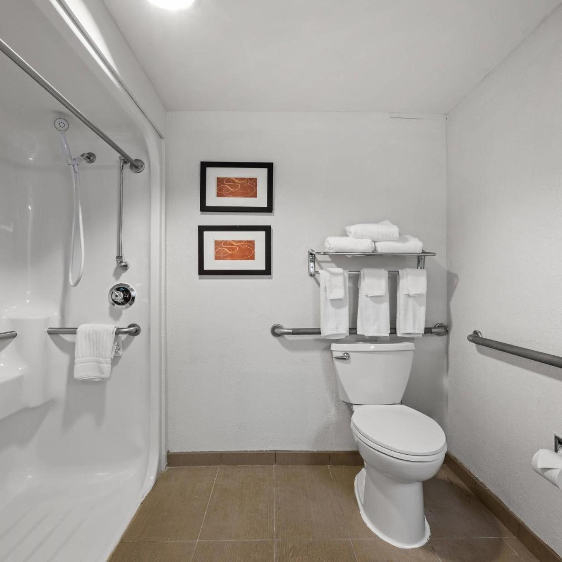 Suite, Double Bed, Accessible, Comfort Suites Near Casinos 8/8