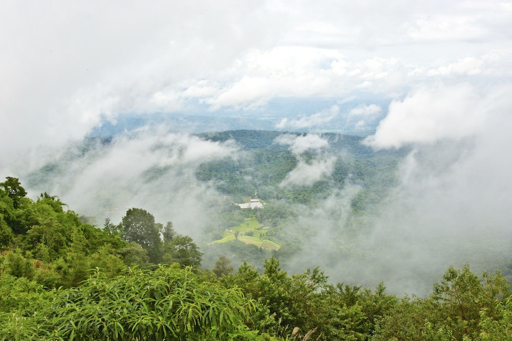 Hmong Hilltribe Lodge 24/42