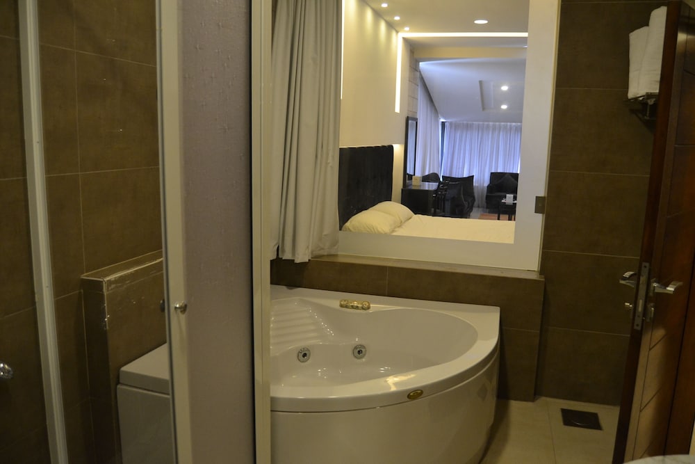 PLATINUM HOTEL 44/45