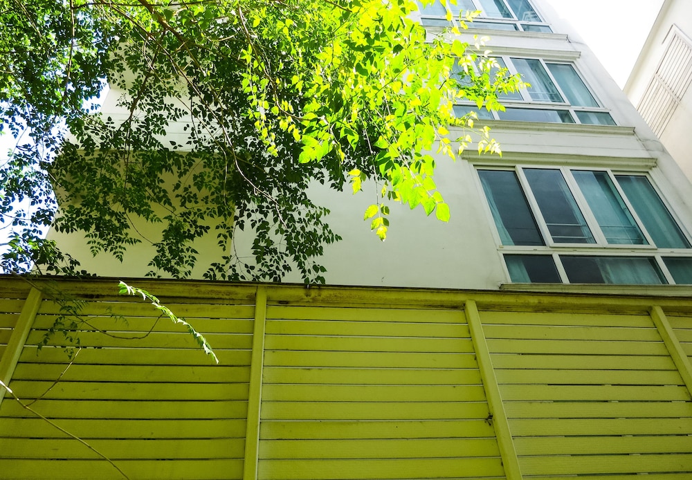 BAAN SILOM SOI 3 30/51