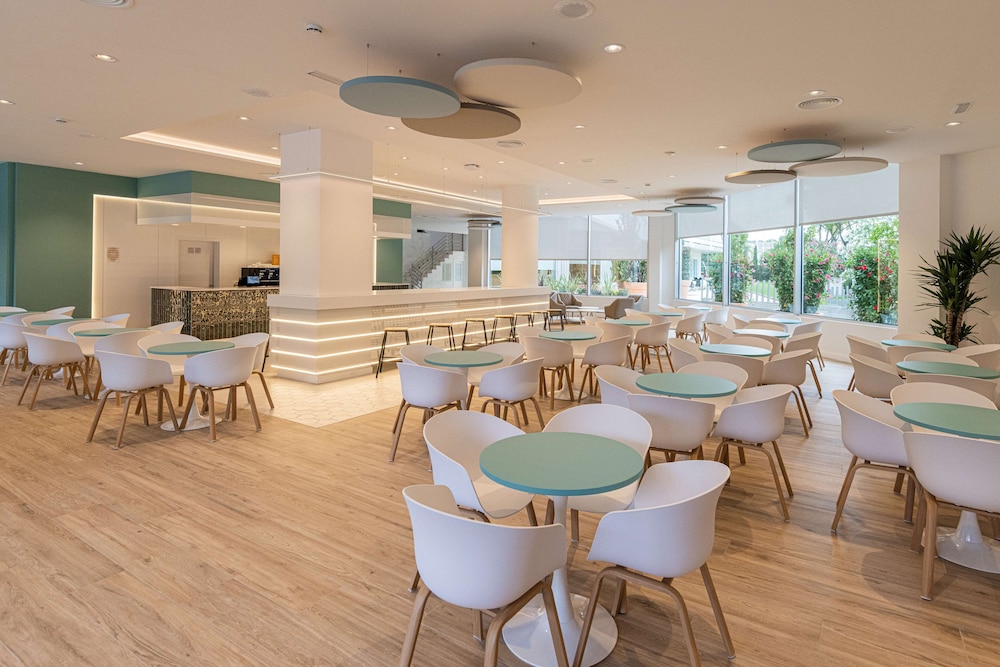 Hotel Piramide Salou 32/50