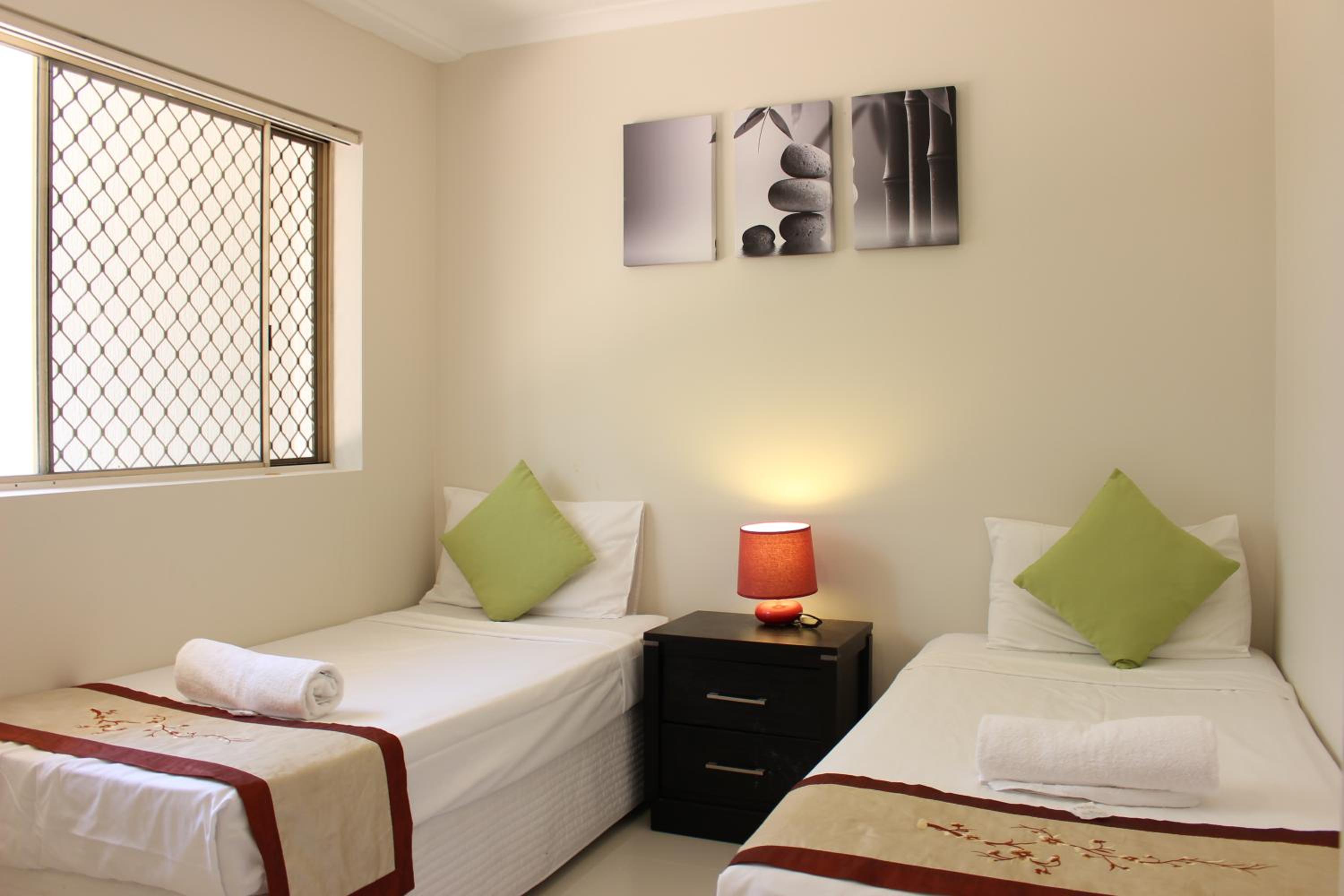 2 Bedrooms, Apartment