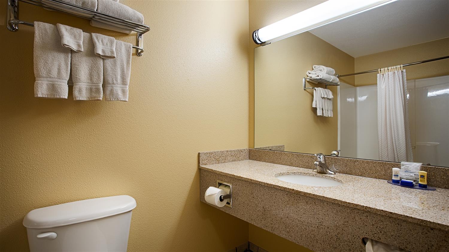 غرفة بسريرين كوين، Best Western Penn-Ohio Inn & Suites 3/3