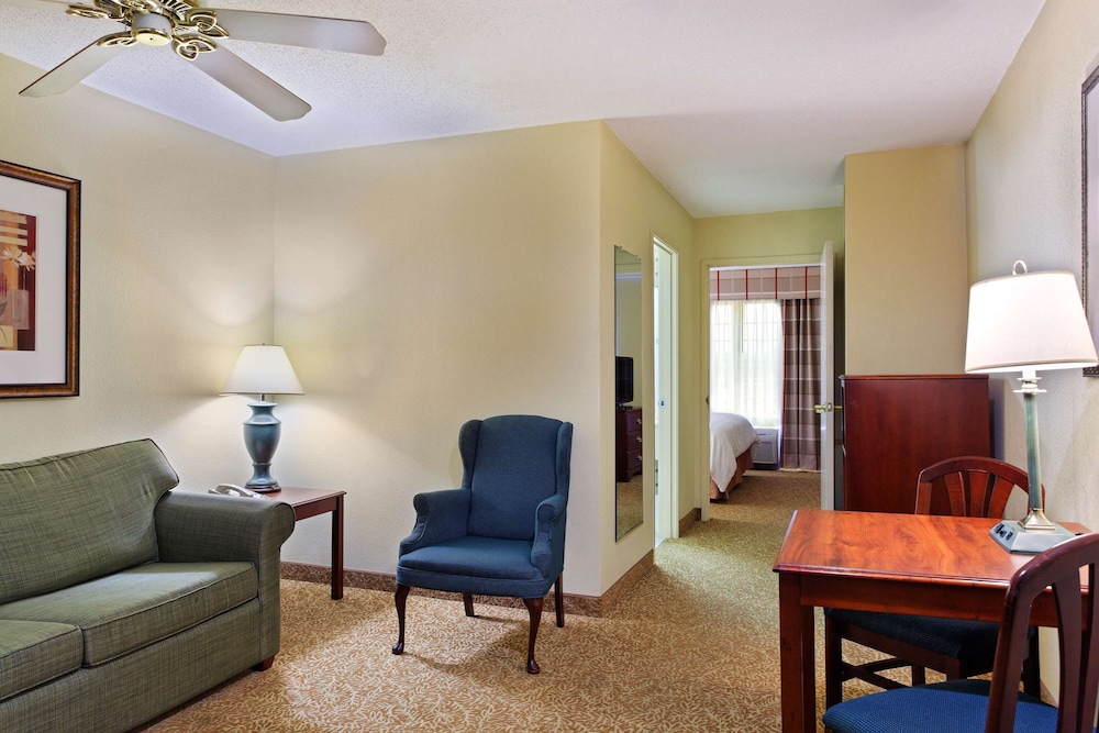 Country Inn & Suites By Radisson Elgin, IL 6/18