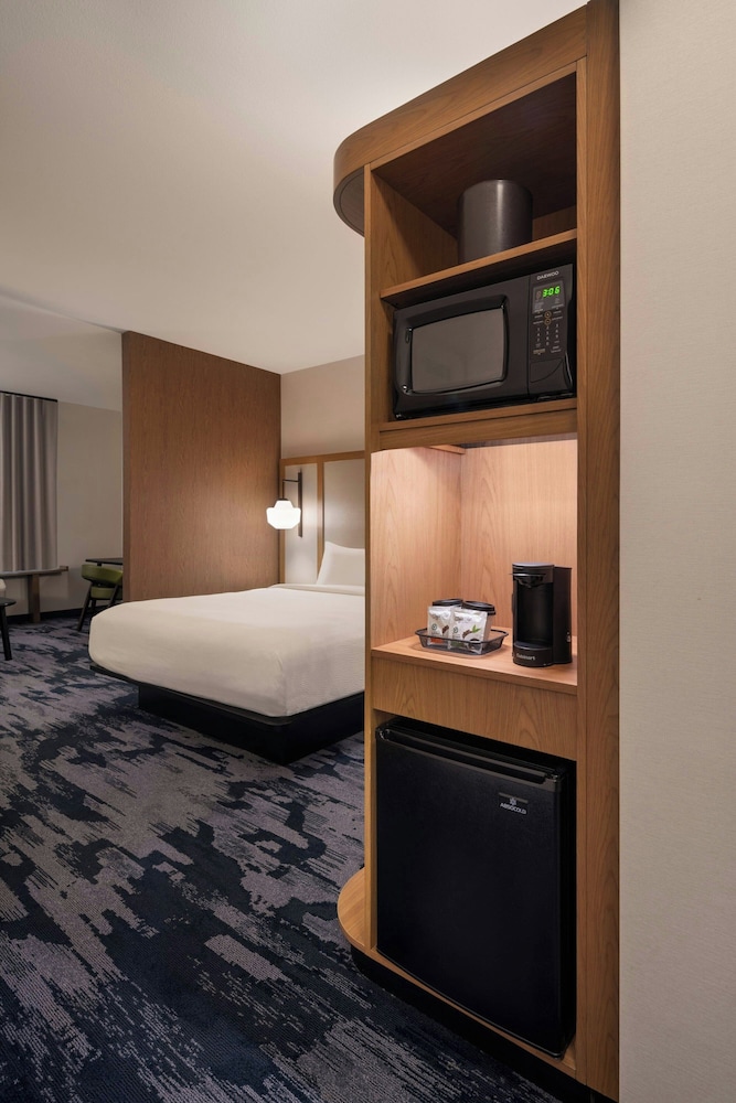 Fairfield Inn & Suites by Marriott Cleveland Tiedeman Road 20/26