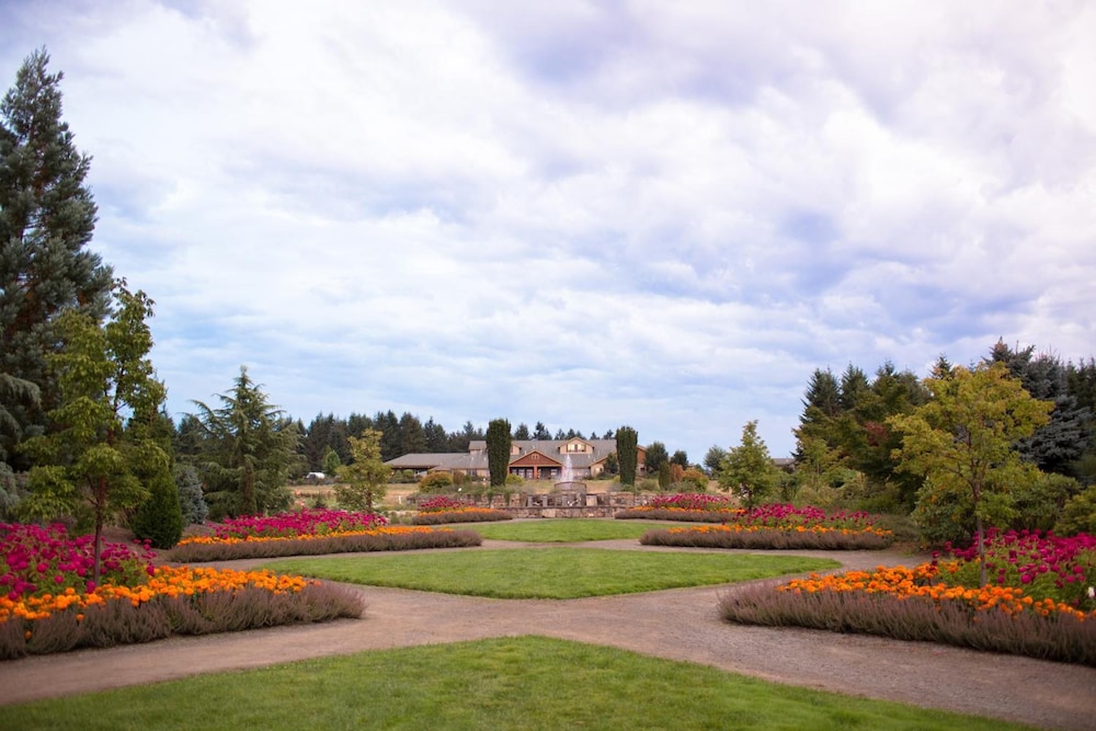 Oregon Garden Resort 59/63