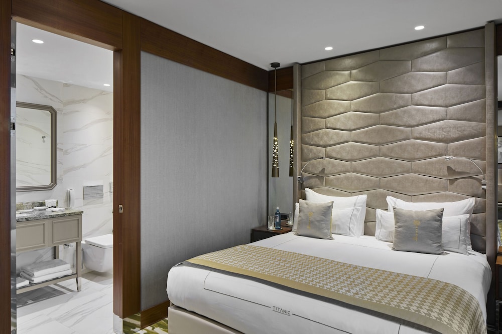 Titanic, Suite, King Bed, Sofa
