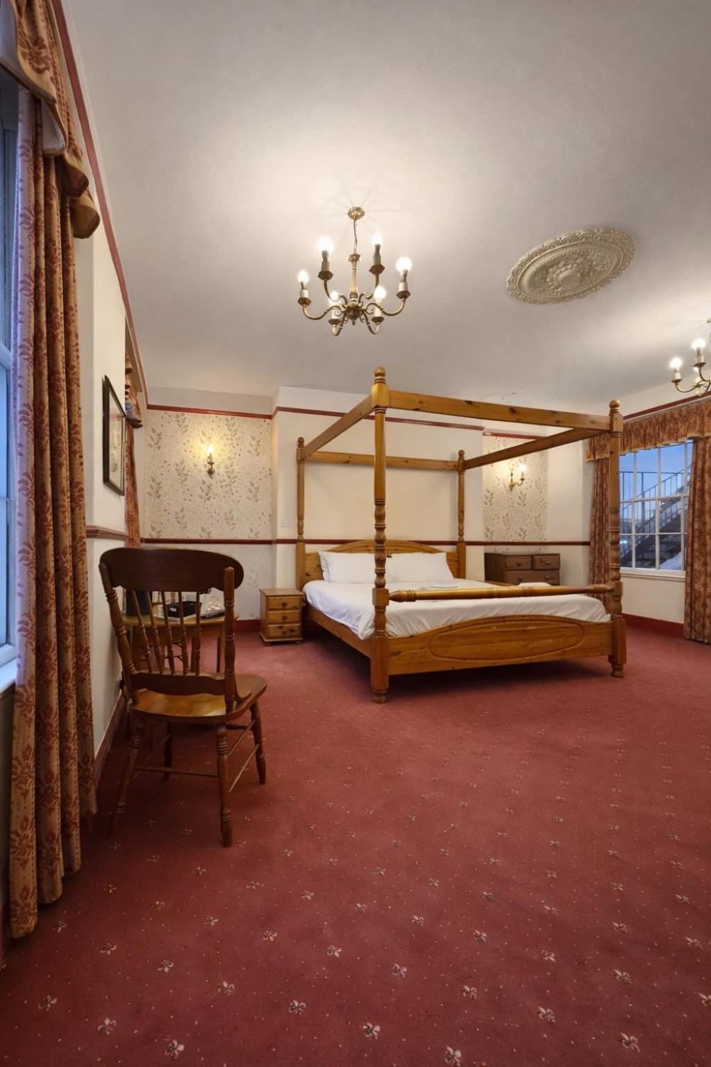 Radstock Hotel 52/66