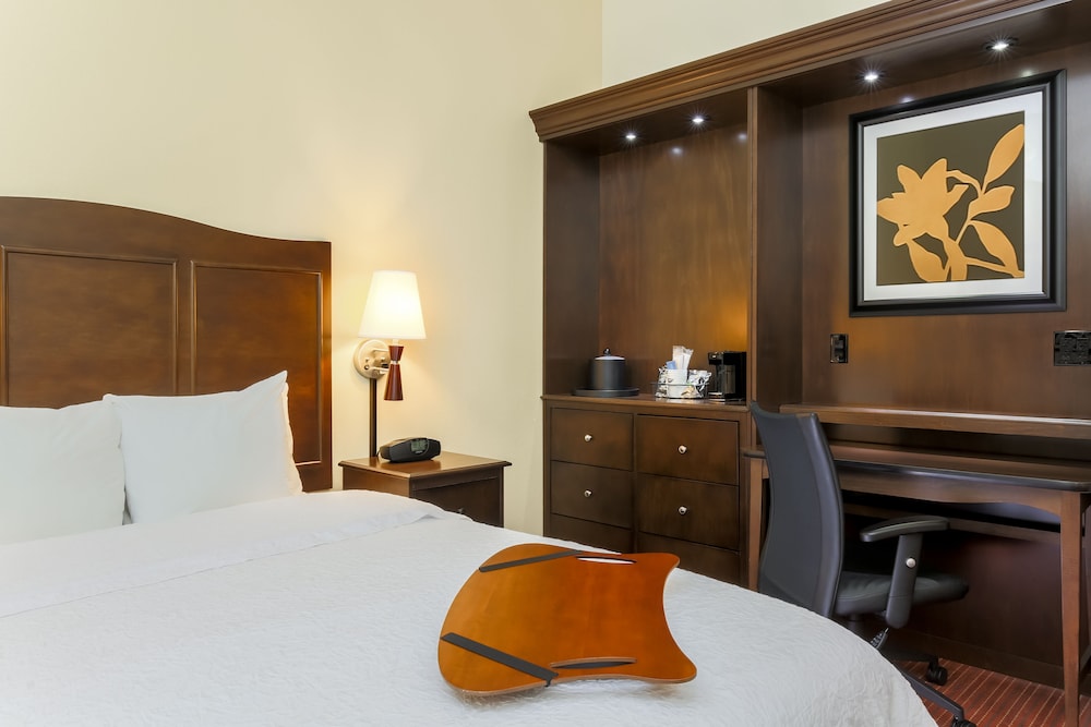 Hampton Inn Champaign/Urbana 27/63