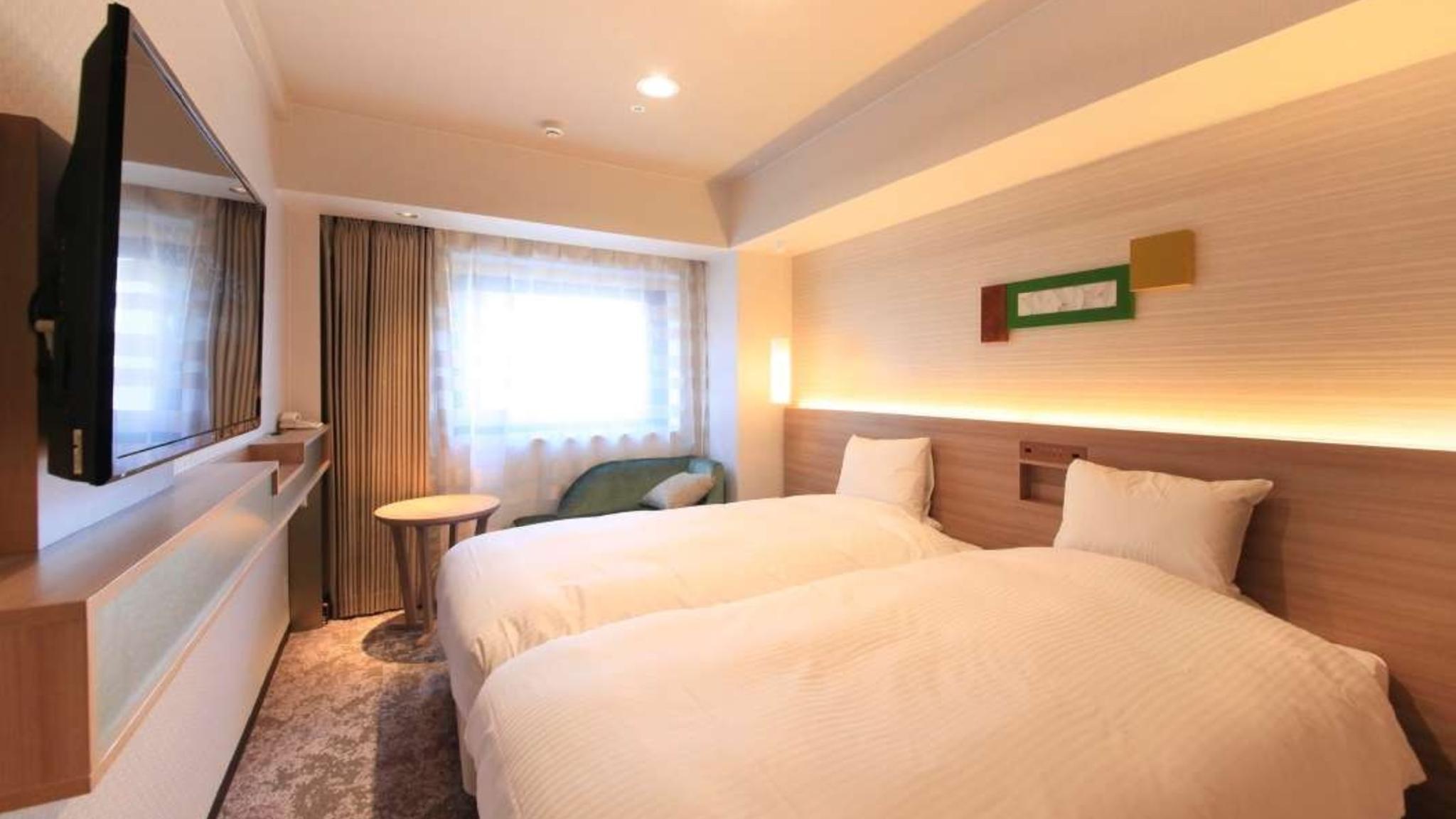 Hollywood, Standard, Twin Beds
