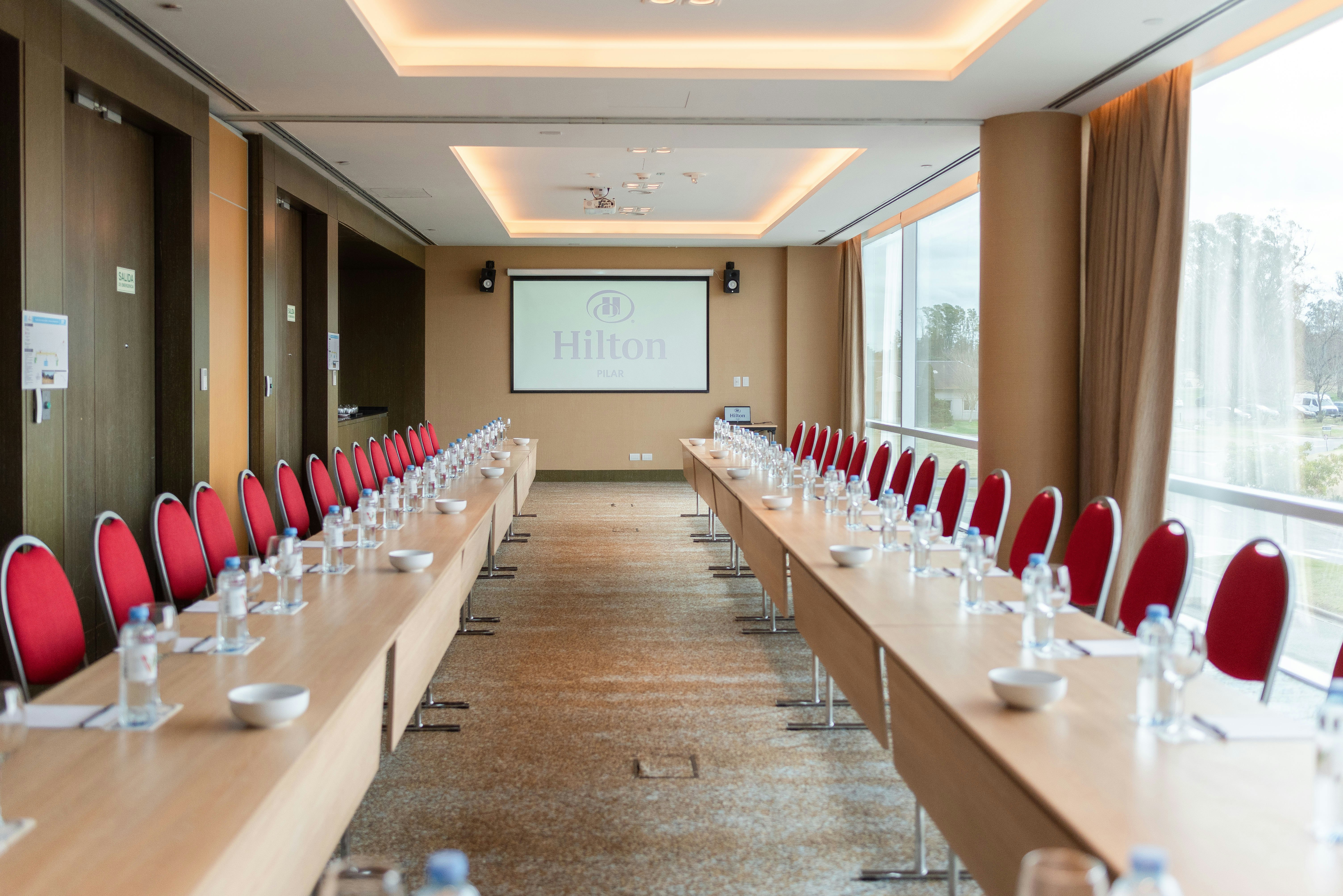 Hilton Pilar 68/80