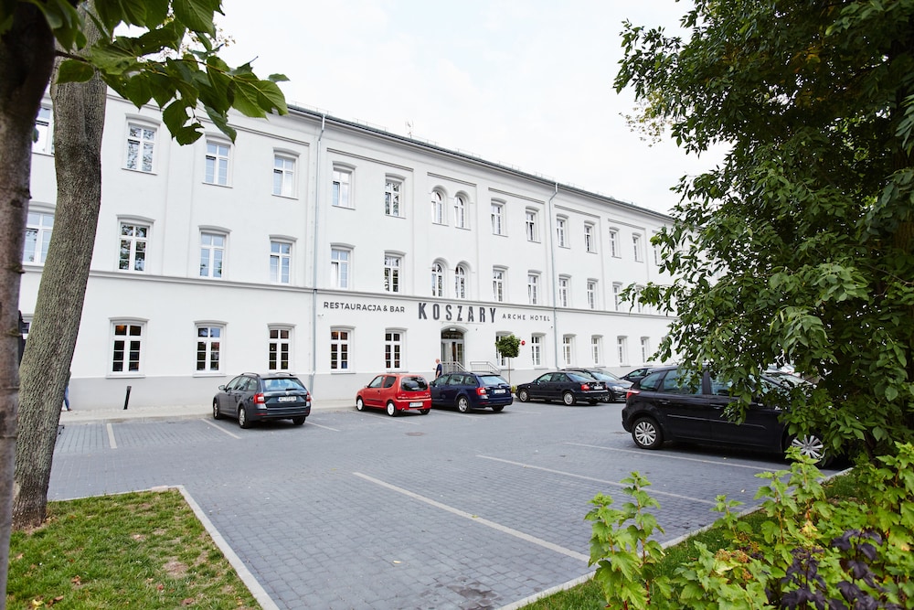 Koszary Arche Hotel 38/50