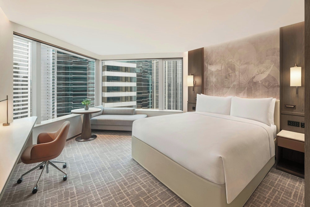 INFINITY, KING BED, CITY VIEW