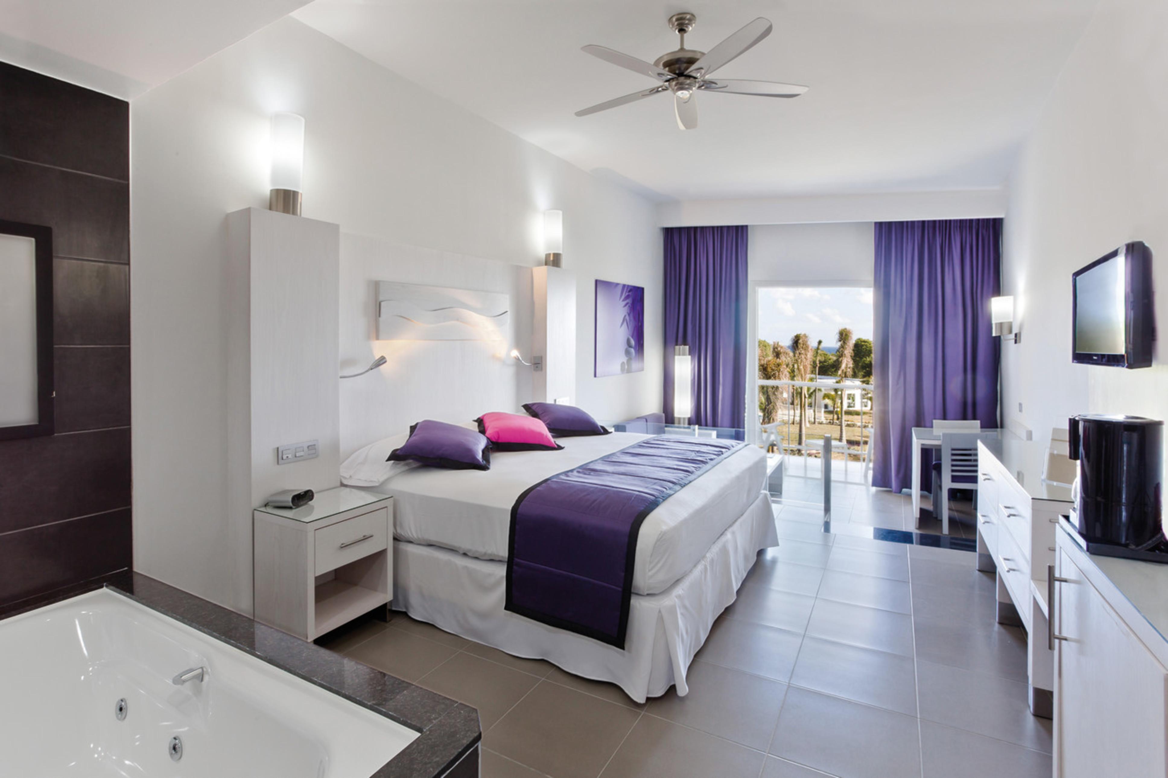 JUNIOR SUITE, ADULT ONLY