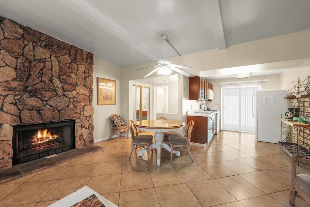 The Villas of Palm Springs 31/50