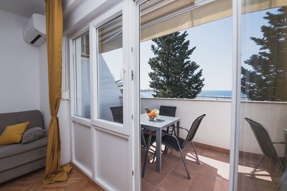 Apartments By The Sea Semy 21/38