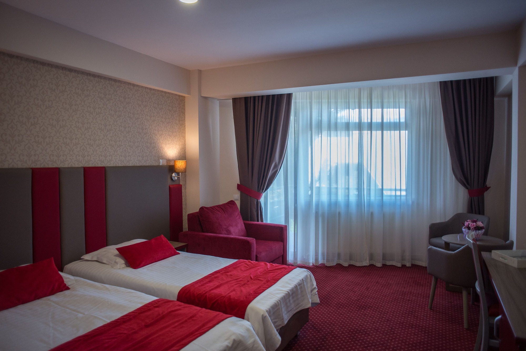 PANORAMIC, TWIN BEDS, MOUNTAIN VIEW