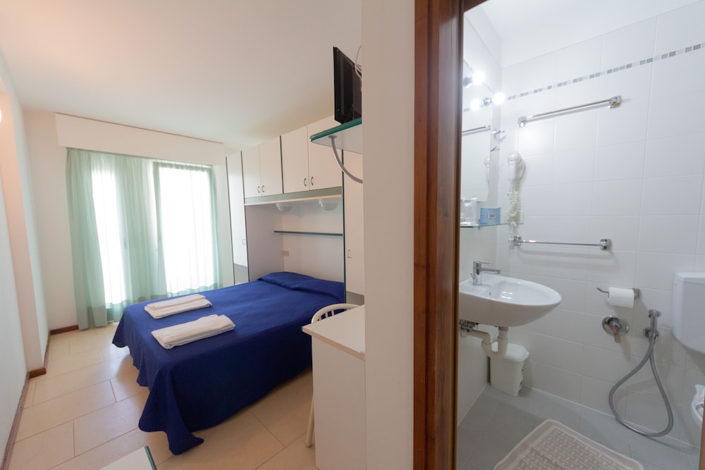 HOTEL AMBRA 15/50