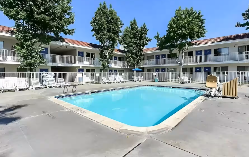 Super 8 by Wyndham San Jose 15/17