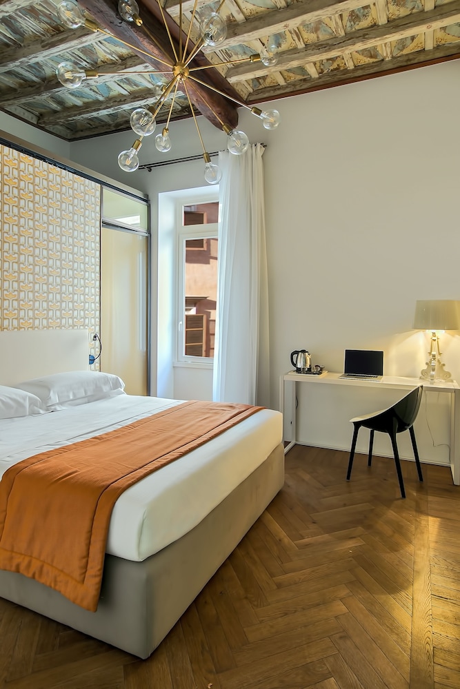Boutique Centrale Palace 35/81