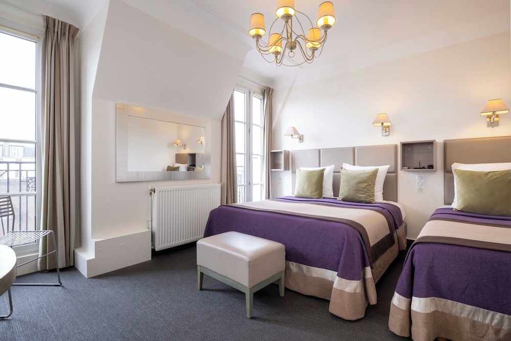ROOM, QUADRUPLE, EIFFEL VIEW