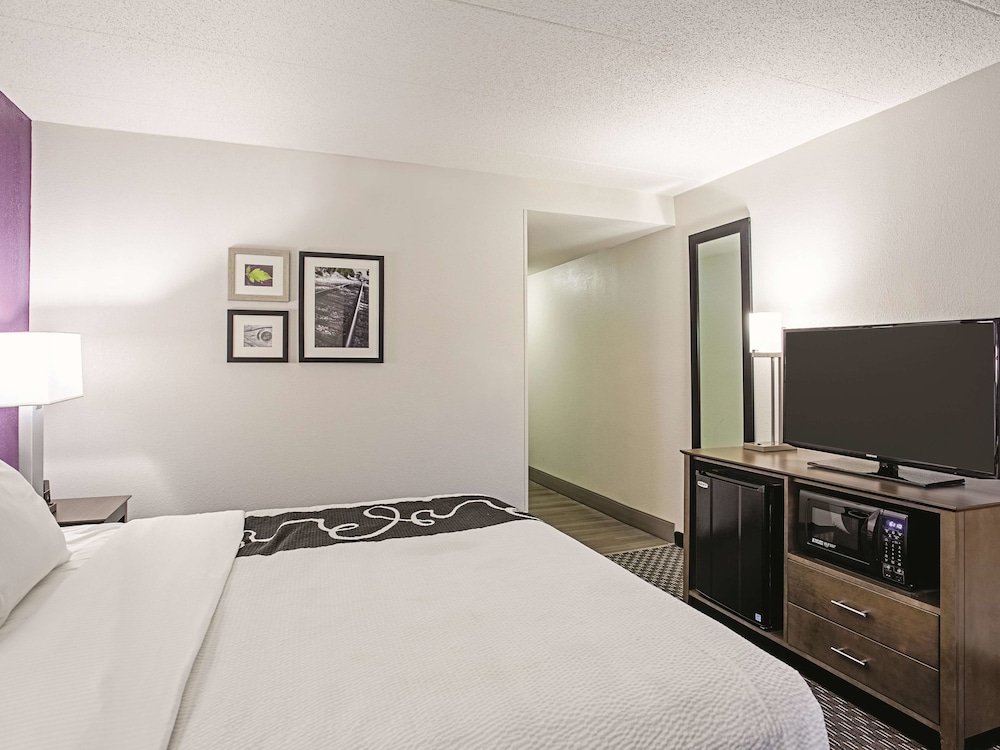 La Quinta Inn & Suites by Wyndham Baltimore N / White Marsh 10/46