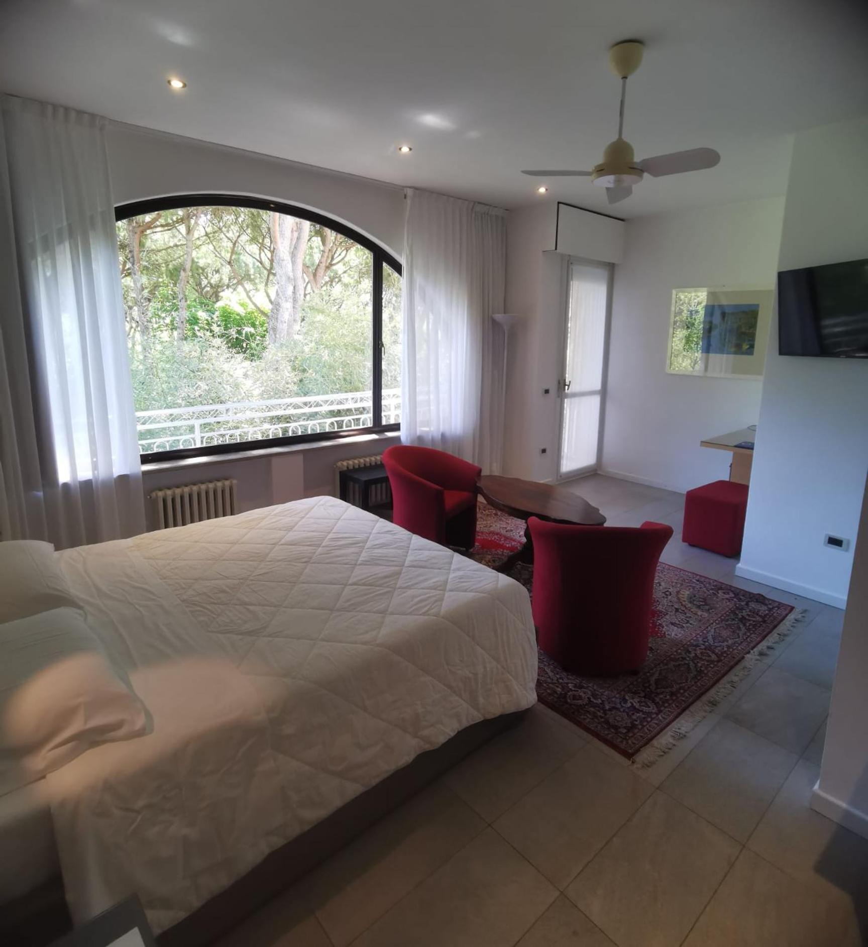 Double Bed, Balcony