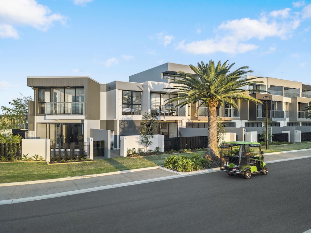 The Peninsula at Hope Island 40/50
