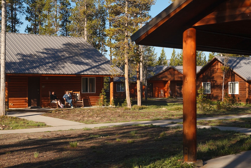 Headwaters Lodge And Cabins At Flagg Ranch 5/55