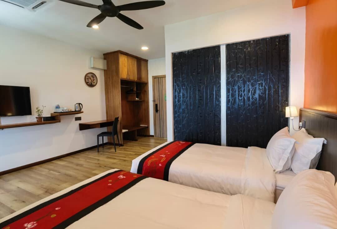 EXECUTIVE, TWIN BEDS