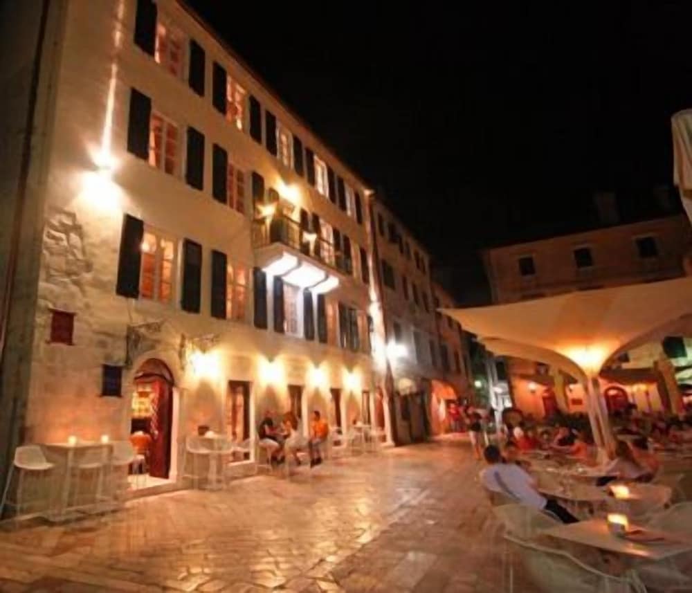 Boutique Hotel Astoria 65/66
