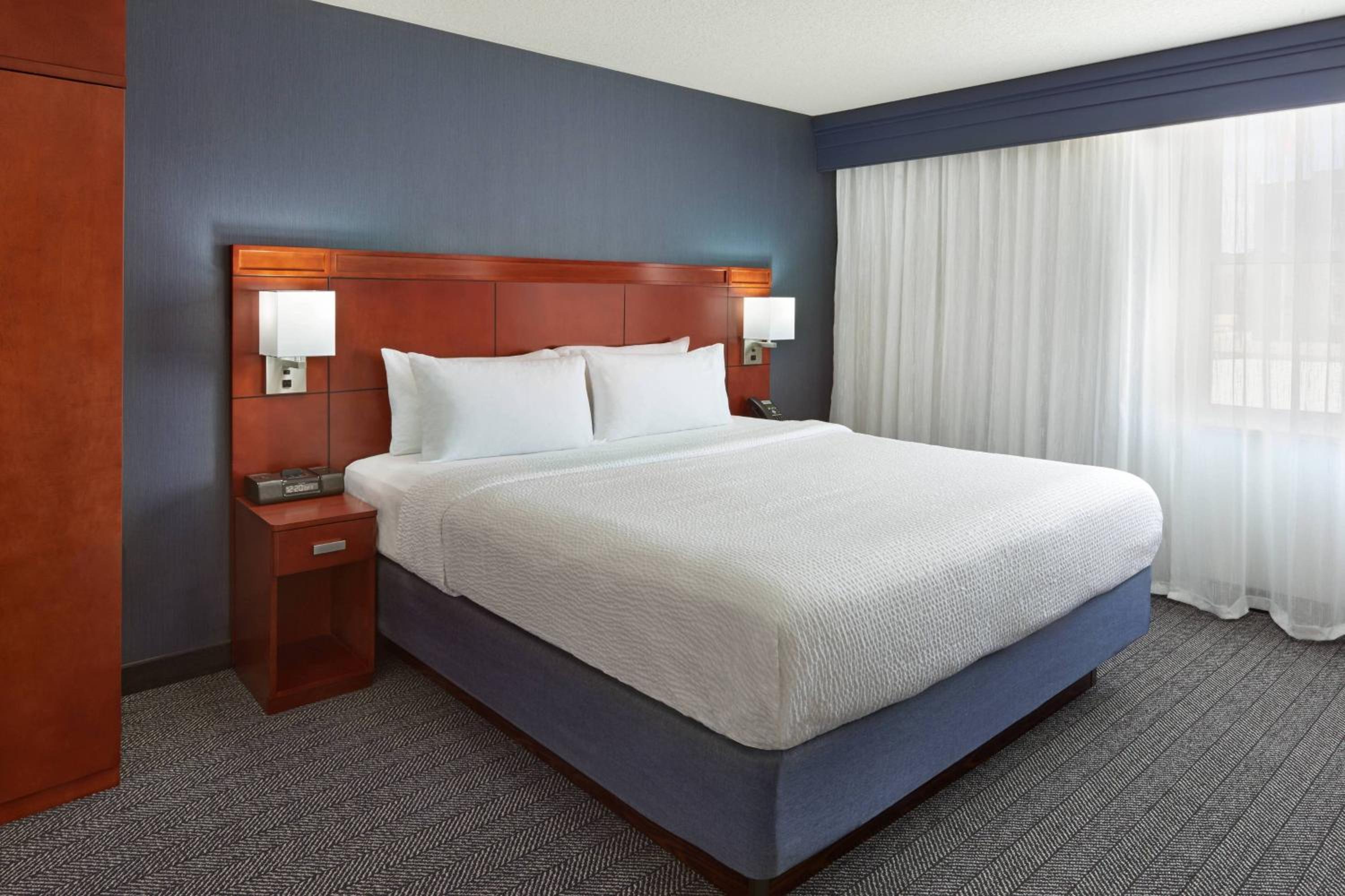 1 Bedroom, Suite, King Bed, Sofa