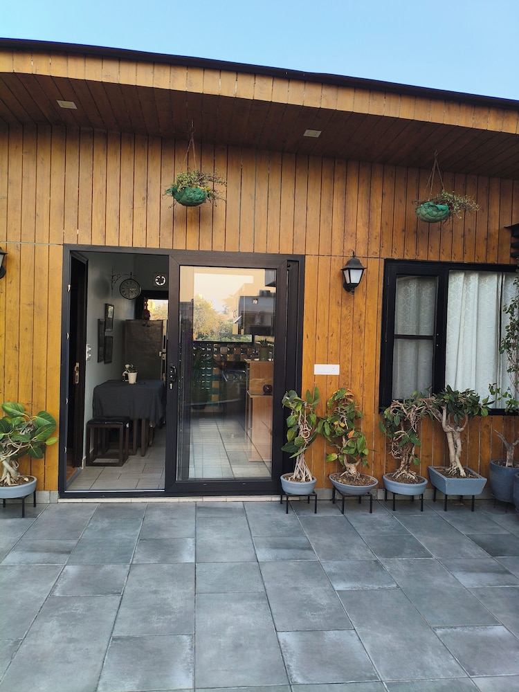 Hotel Vandana S Bed And Breakfast 3/50