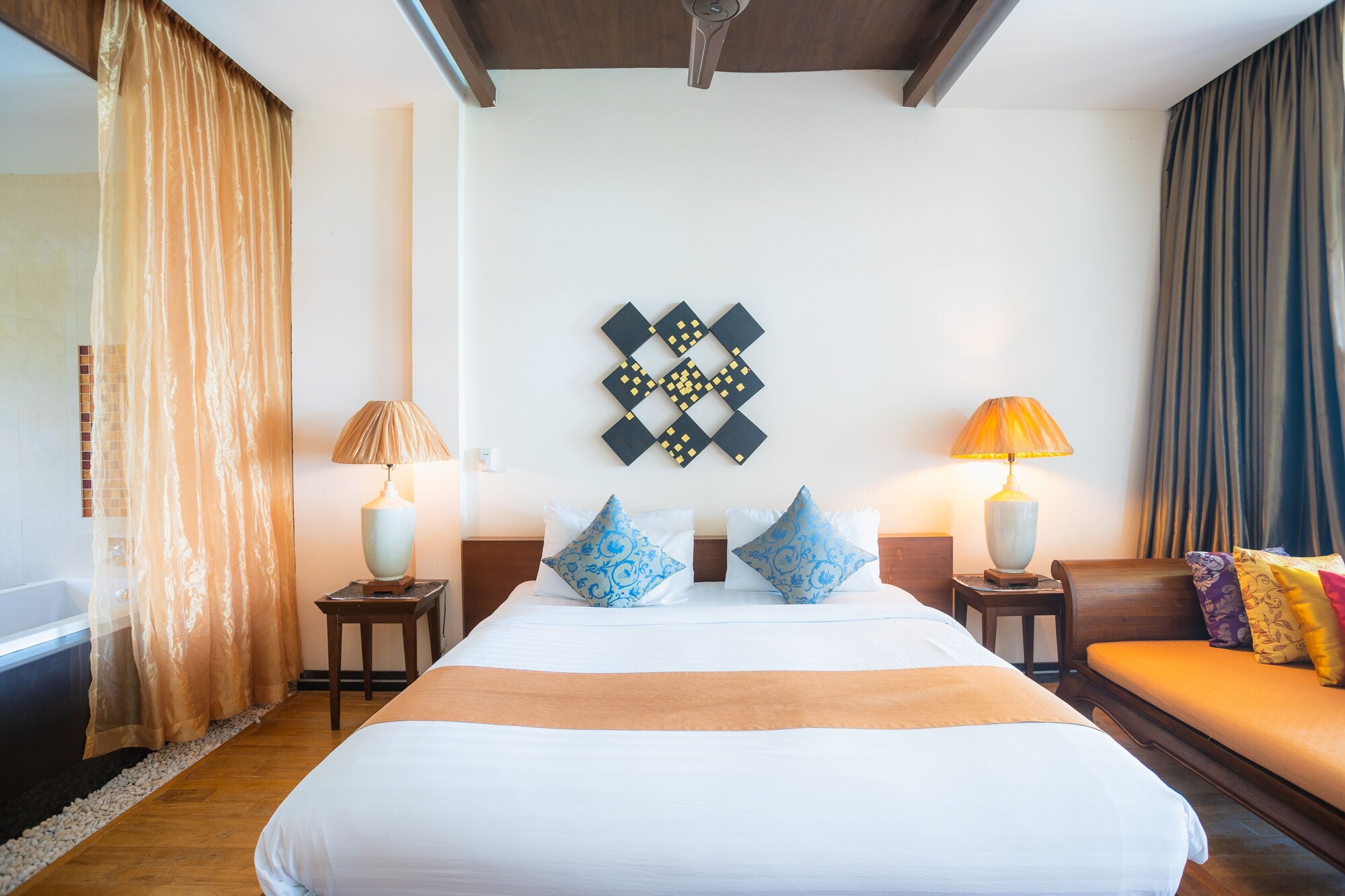 Deluxe, Sea View