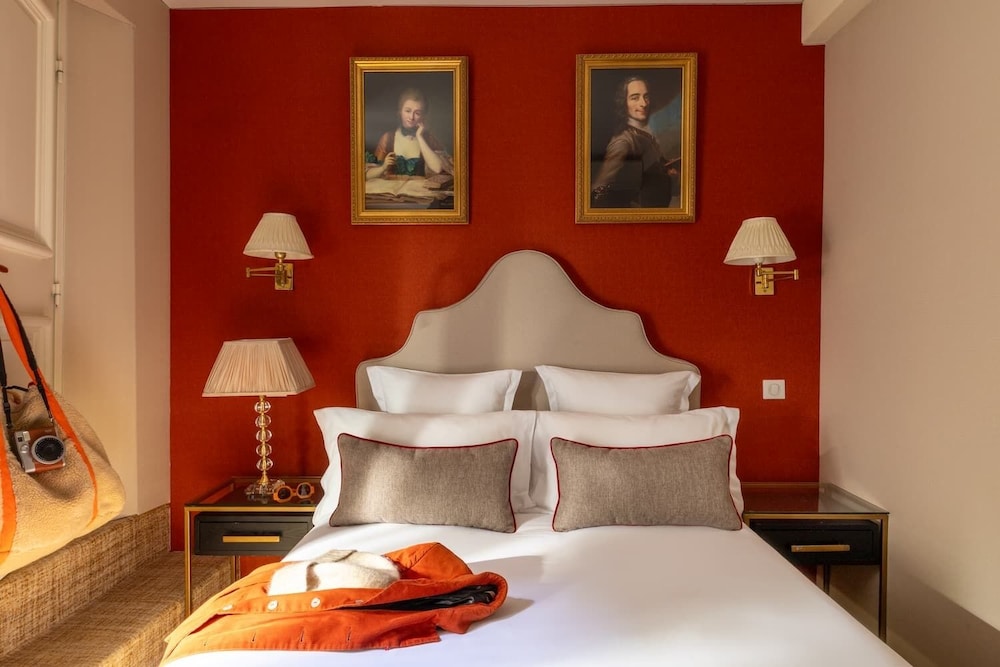 CLUB, DOUBLE BED