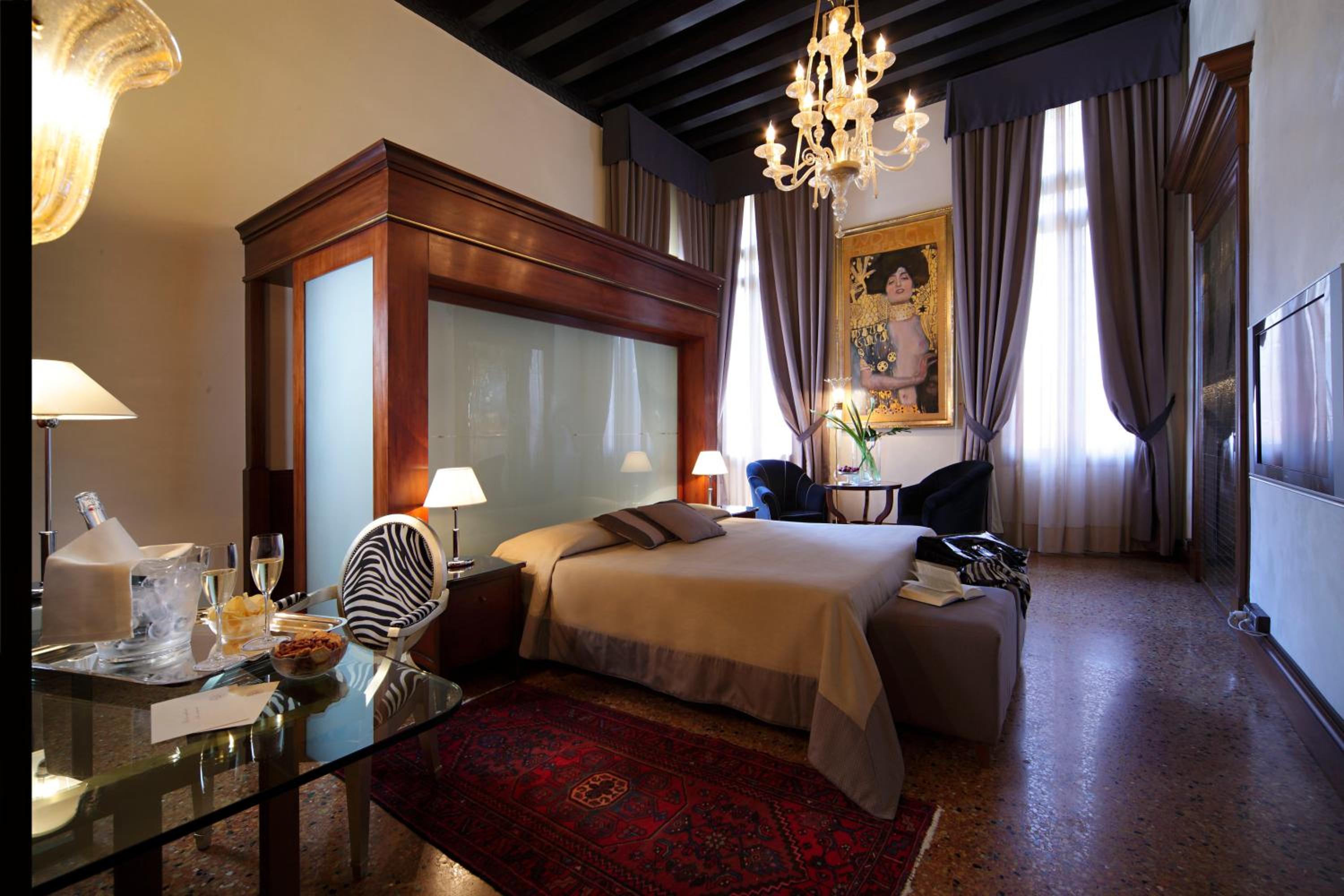 1 Bedroom, Suite, King Bed, Sauna