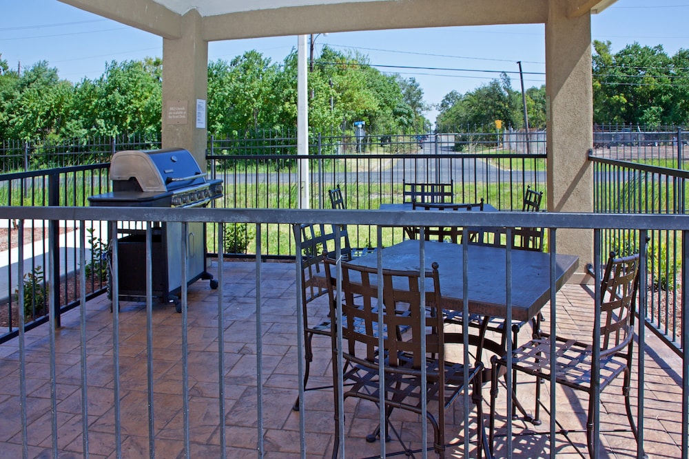 Candlewood Suites Hotel Texas City 40/53