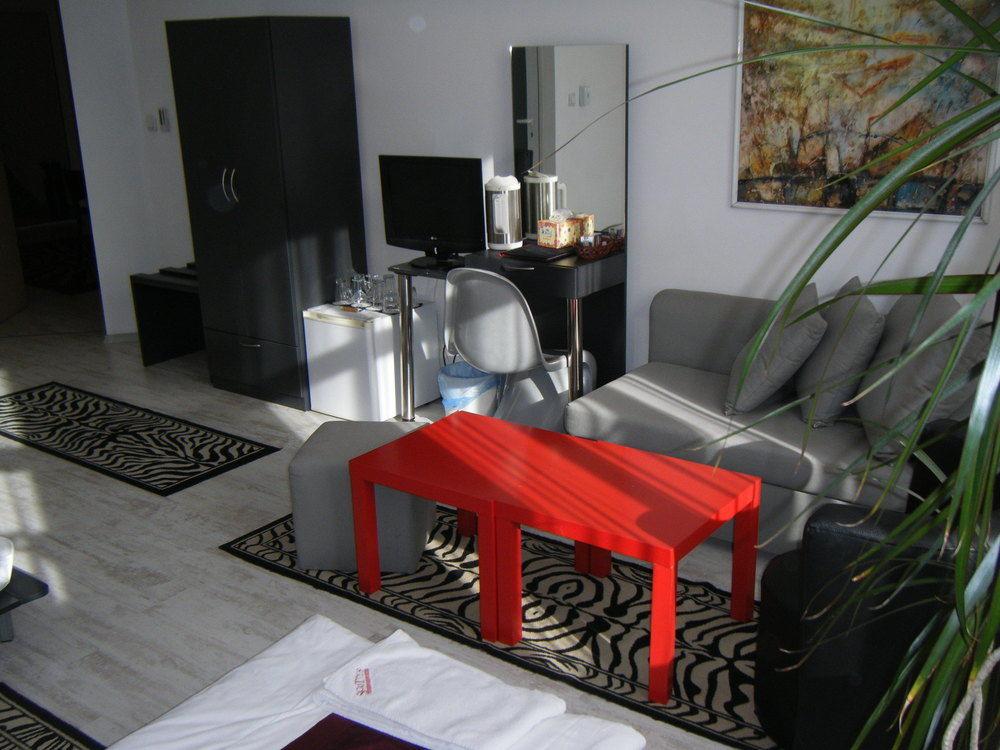 Scottys Boutique Hotel 20/25