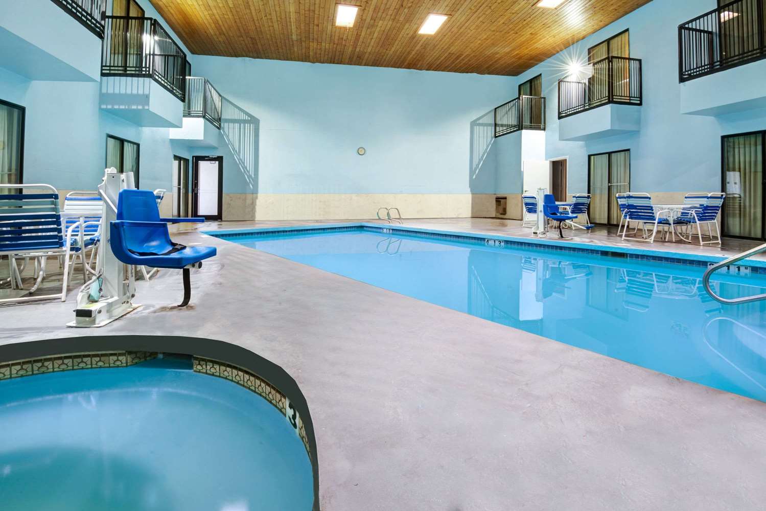 Days Inn & Suites by Wyndham Albuquerque West 7/9