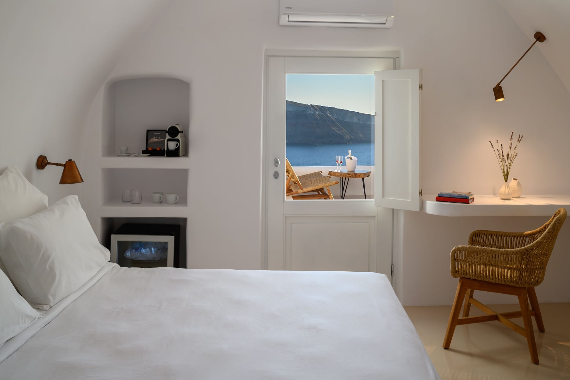 Suite, Queen Bed, Sunset View, Outdoor Jetted Tub