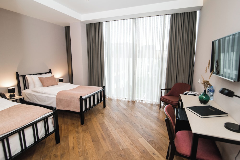 Standard Twin Room:
