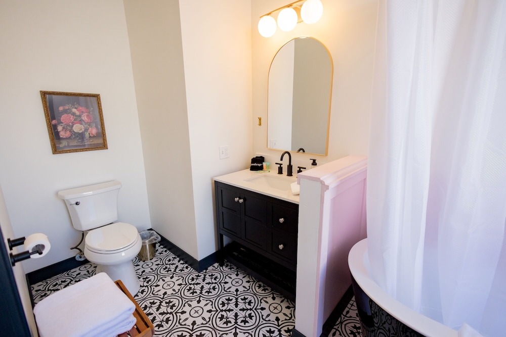 Speakeasy Suites 47/50