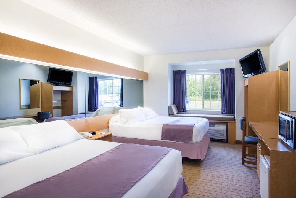 Microtel Inn & Suites by Wyndham Plattsburgh 7/41