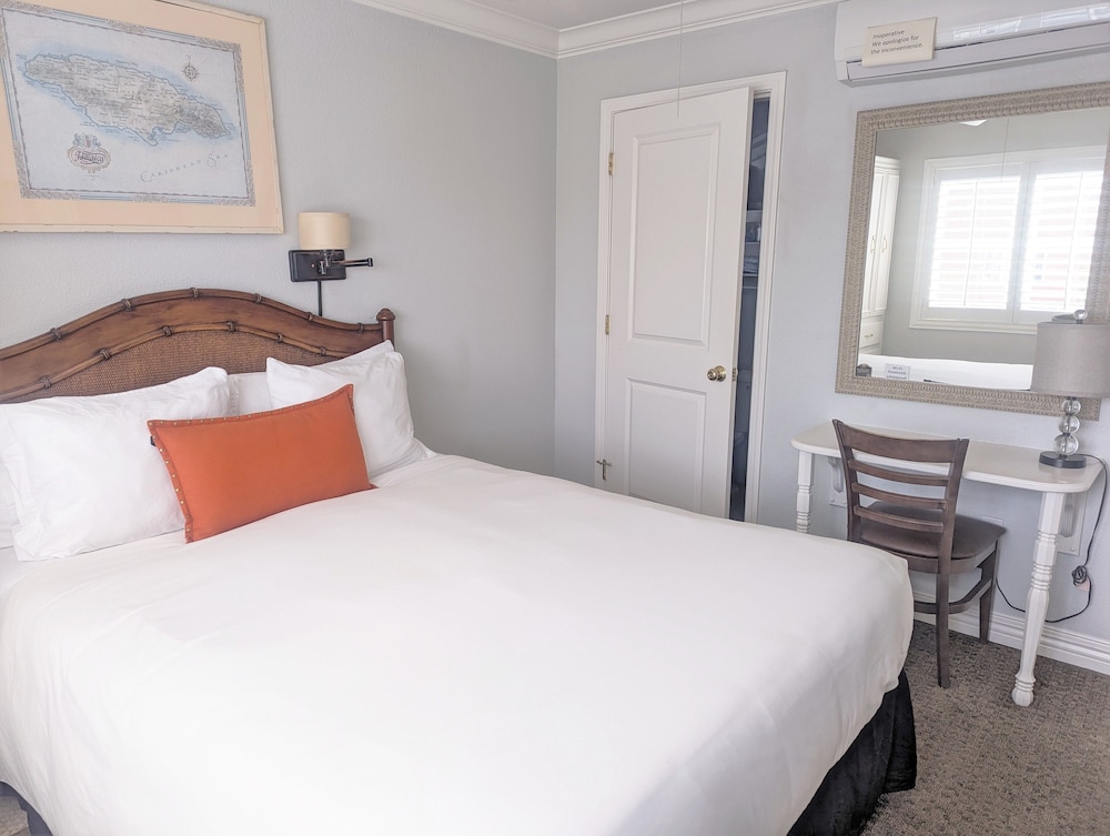 Curacao, Queen Bed