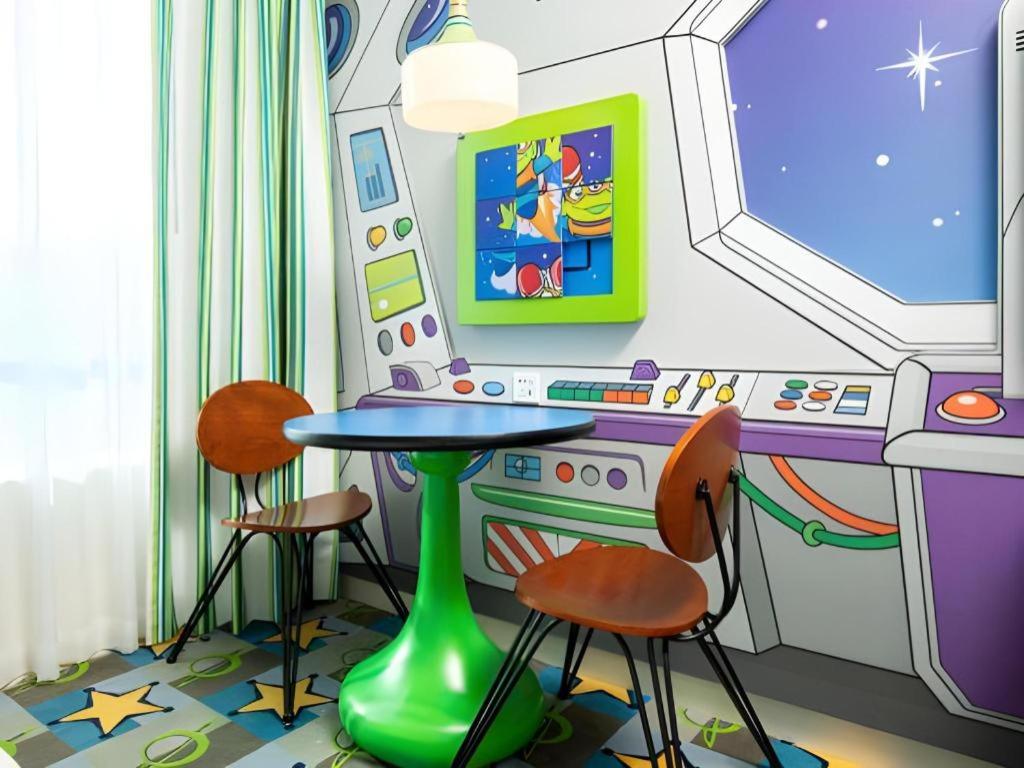 Toy Story Hotel 25/35